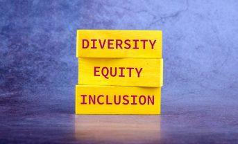 【日本】D&I AWARD大賞2025、大企業部門で日本航空が受賞。11月にスニーカー解禁も