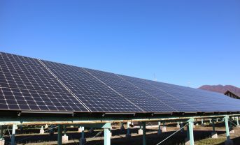 【日本】政府、メガソーラー対策パッケージ決定。環境アセス対象拡大、屋根置き促進、違法対策強化等