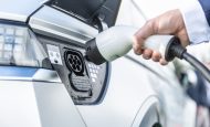 【国際】新興国でEV/PHVシェアが急伸。2025年中国は50%超。日米は横ばい。欧州は成長鈍化