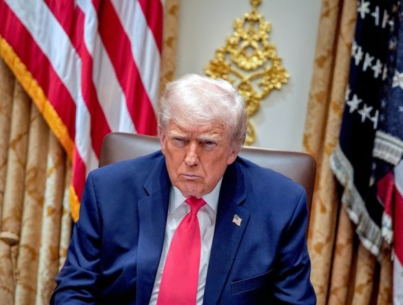 【アメリカ】トランプ大統領、半導体・半導体製造地に25%関税。重要鉱物の確保強化も