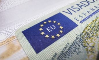 【EU】欧州委、5カ年移民戦略発表。不法移民取締強化とスキル人材確保を両立