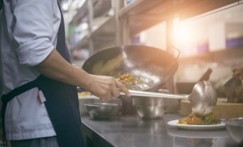 【日本】農水省と厚労省、飲食店の自動化・省人化ガイドブック発表。5年間で生産性35%向上