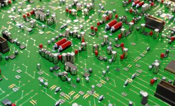 【フランス】フォルヴィアとAgil’ESS、低所得者層向けに車両の長寿命化と就業支援を行う移動式ガレージを展開