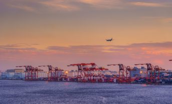 【日本】国交省、直轄港湾工事のGHG削減目標設定。水素・アンモニア受入整備ガイドラインも