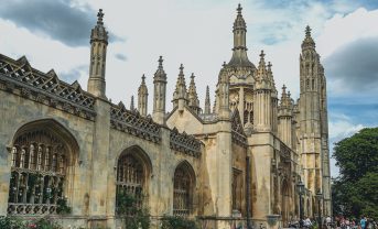 【イギリス】ケンブリッジ大、廃バッテリー酸と廃プラで水素生成。太陽光駆動リアクター開発