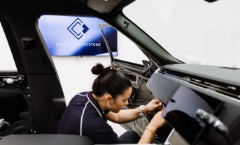 【イギリス】ジャガー・ランドローバー、サーキュラー型コンセプトカー発表。GHG1トン削減
