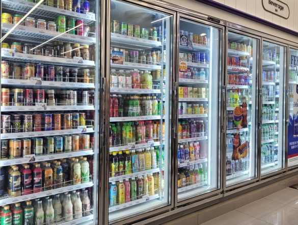 【日本】飲料大手5社、賞味期限の製造ロット逆転を許容。セブンとサミットで実証開始