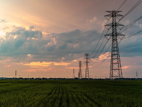 【日本】改正電気事業法、成立。大規模送電線・大規模電源の整備促進で財政投融資等活用