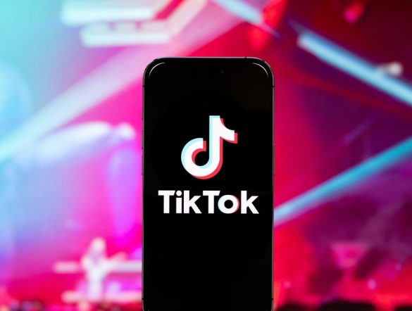 【EU】欧州委、未成年者アカウントの保護不備でTikTokにデジタルサービス法違反暫定判断