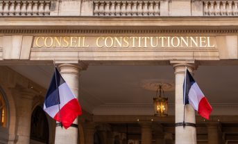 【フランス】憲法会議、15歳未満SNS禁止法を違憲判断。政府は代替法制定準備開始