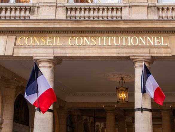 【フランス】憲法会議、15歳未満SNS禁止法を違憲判断。政府は代替法制定準備開始
