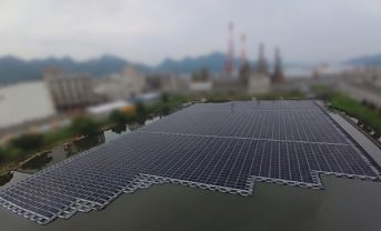 【日本】三菱ケミカル、自社調整池に水上太陽光発電所2MW導入。オンサイトPPAで購入