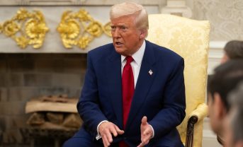 【アメリカ】トランプ大統領、軍人配偶者委員会設置。軍関係者の支持固めか