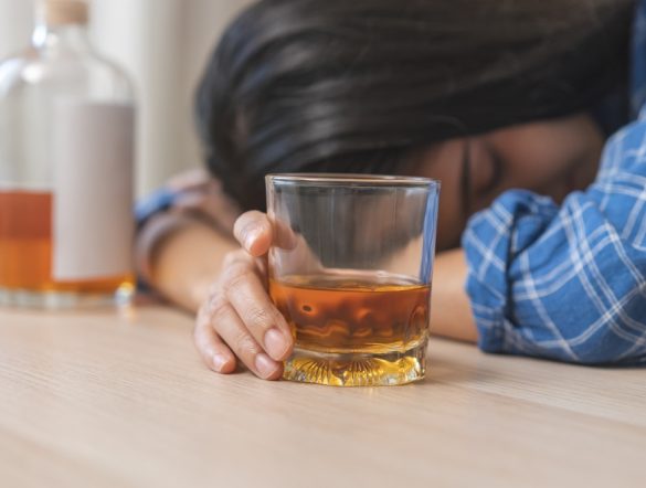 【ラトビア】酒類販売規制後5カ月でアルコール起因死亡27%減。60人超回避。WHO初期評価