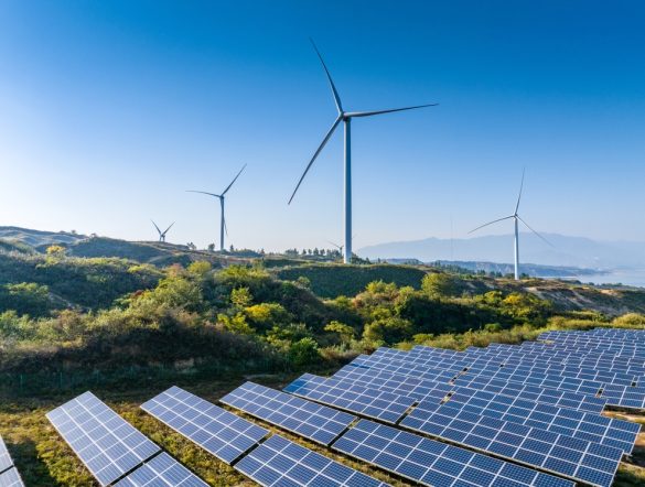 【国際】2026年上半期の再エネ投資額、3275億ドルで前期比横ばい。2027年以降回復予想。BNEF