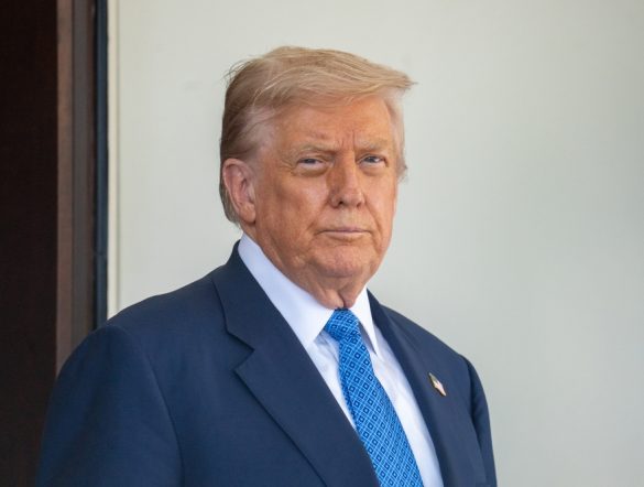 【アメリカ】トランプ大統領、AIからSIへの用語転換で大統領令。AI大手6社は自主協定に署名